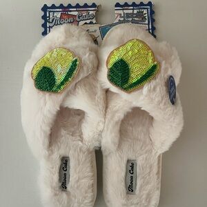 ALOHAS White Fluffy Slippers with Yellow and Green Sequin Design